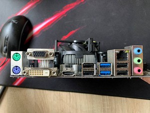 Komplekt protsessor + emaplaat (i5-10400) (2 foto / 3)