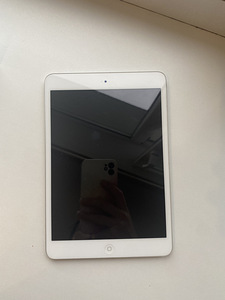 Müüa iPad mini valge