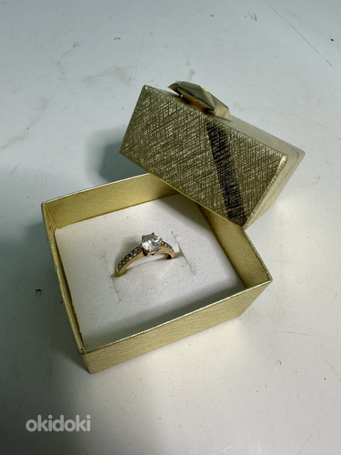 Золотое кольцо с камнями (фото #1)
