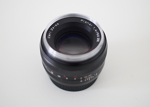 Carl Zeiss Planar 50/1.4 ZE (Canon) (5 фото из 6)