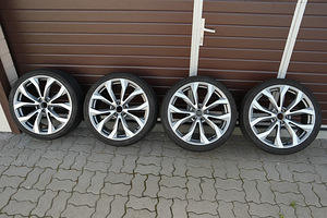 Audi OEM 20" / ET45 / 8,5J / 5x112 / 4G0601025G/BM (1 foto / 7)