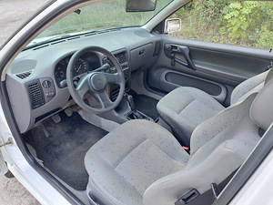 Volkswagen Polo (4 foto / 7)