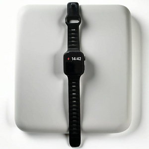 Apple Watch SE 44 mm (1. gen, GPS, alumiinium) (1 foto / 4)
