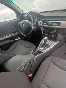 Продается автомобиль (2 фото из 4)