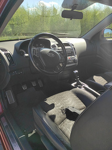 Продажа авто (3 фото из 12)