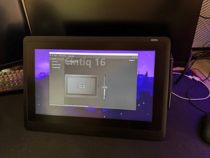 Wacom Cintiq 16 (DTK1660K0B) + reguleeritav alus (ACK620K) (5 foto / 6)