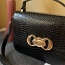Черная сумка с золотой фурнитурой (фото #3)