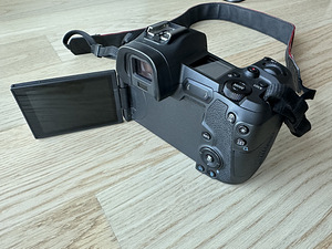 Тушка Canon R (3 фото из 6)