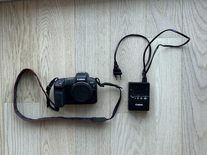 Тушка Canon R (6 фото из 6)