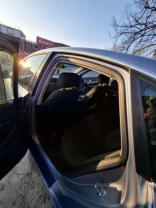 Auto igapäevases kasutuses, kapoti juures kauplemine (5 foto / 9)