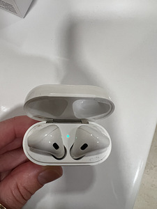 Air pods (4 фото из 4)