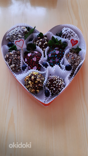 Šokolaadiga kaetud maasikad + iga tellimuse puhul väike king (foto #5)