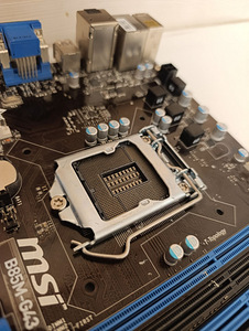 Материнская плата Msi (3 фото из 5)