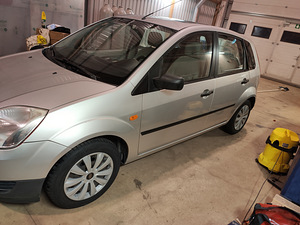 Ford Fiesta 1.3 44kw (2 foto / 15)