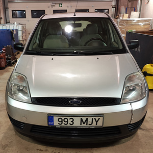 Ford Fiesta 1.3 44kw (12 foto / 15)