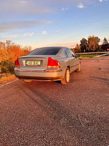 Volvo s60 (8 фото из 9)