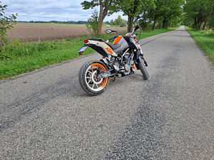 KTM Duke 125 (4 foto / 5)