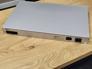 Router Ubiquiti UniFi UXG-Pro (4 foto / 6)