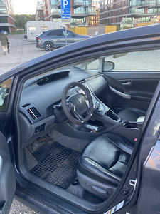 Toyota PRIUS (7 фото из 12)
