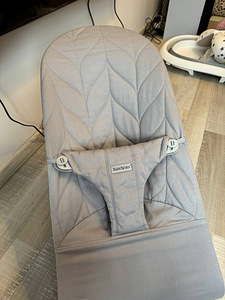 BabyBjorn lamamistool mänguasjaga ideaalses korras (3 foto / 4)