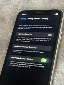 iPhone XR 64GB (1 foto / 3)