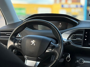 Peugeot 308 (4 foto / 8)