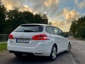 Peugeot 308 (8 foto / 8)