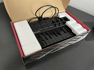 AKAI MPKmini COMPACT KEYBOARD AND PAD CONTROLLER BLACK (3 foto / 4)