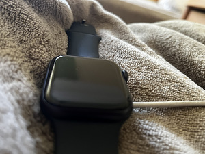 Apple Watch SE 2 44mm (2 foto / 2)