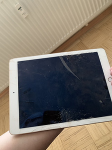 iPad (2 foto / 2)
