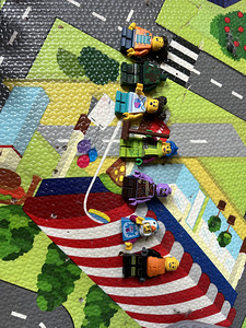 Цена набора Lego minifigures (2 фото из 2)
