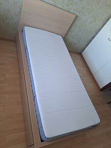 IKEA MALM voodiraam koos madratsiga / 2 voodikastiga (1 foto / 5)