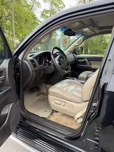 Müüa Toyota Land Cruiser 200 (6 foto / 12)