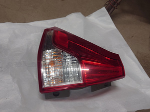 Honda CR-V 2014 rear light (2 foto / 9)