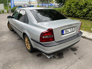 Volvo S80 2.4 (1 foto / 12)