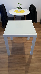 Lahtikäiv laud (1 foto / 2)