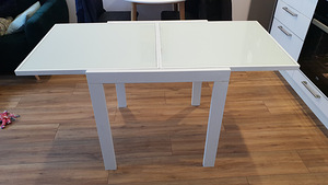 Lahtikäiv laud (2 foto / 2)