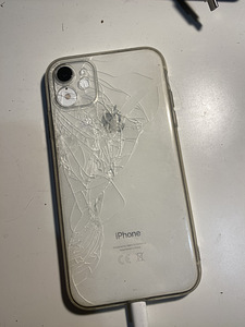iPhone XR 81% (3 foto / 4)