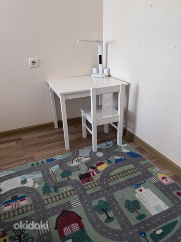 Детский стол, стульчик и ковер (IKEA)