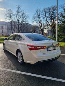 Toyota Camry Avalon Limited (8 foto / 10)