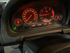 BMW X5 (12 foto / 12)
