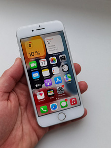 iPhone 7 (32 Гб) (8 фото из 8)