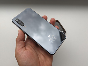 Xiaomi Mi9 SE (128 Gb) (5 foto / 8)