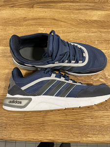 Adidas 44 (1 фото из 5)