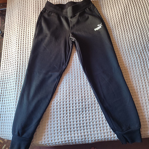 Uued naiste PUMA Essentials fliisiga püksid (1 foto / 7)