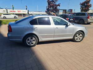 Skoda Octavia 2012 бензин (6 фото из 7)