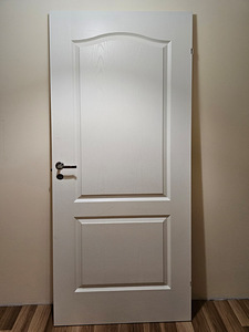 Valged klassikalised siseuksed – komplektis lingid, lengid j (1 foto / 3)