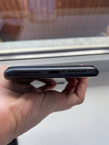 Apple IPhone 11 64 black (5 foto / 5)