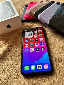 Apple iPhone XR 64 (2 foto / 10)