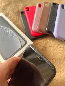 Apple iPhone XR 64 (8 foto / 10)